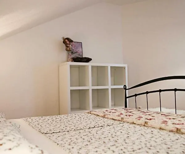 Croatia * سريما